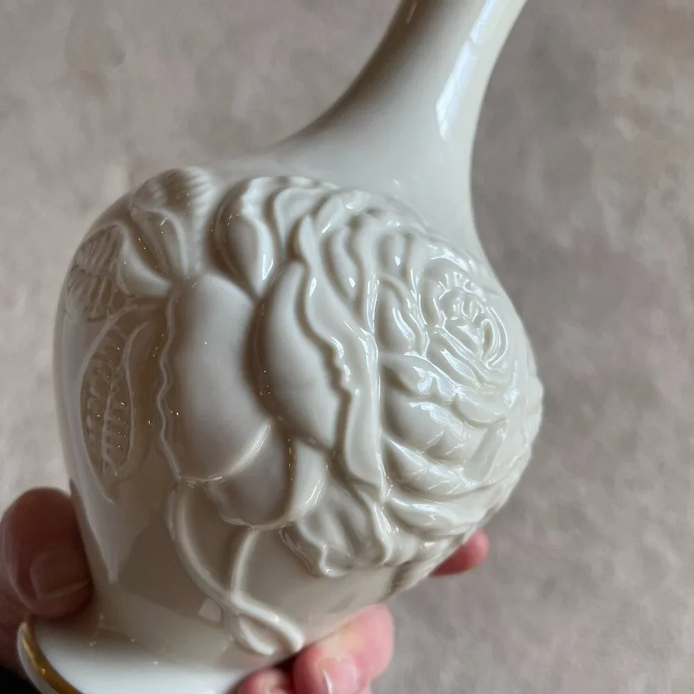 Lenox Antique‎ Rose Porcelain Bud Vase Ivory (Like New)